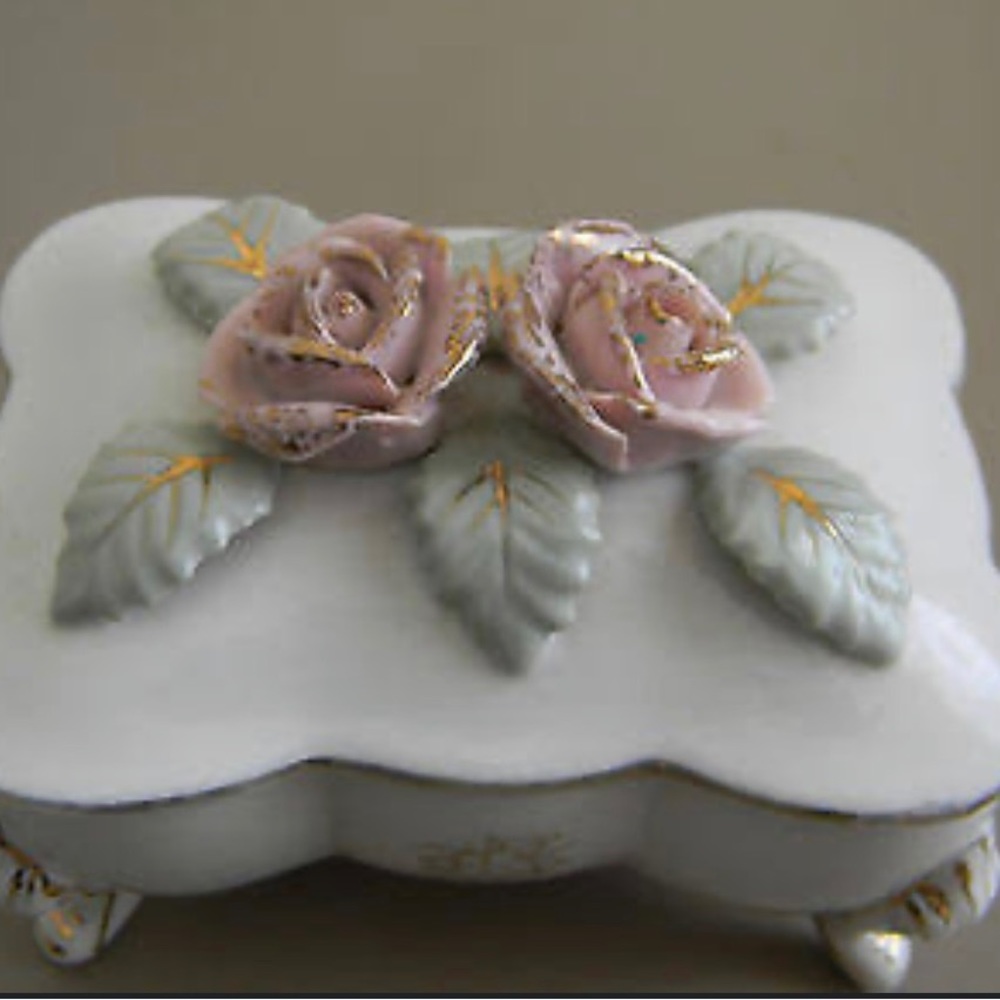 Footed Porcelain Trinket Box